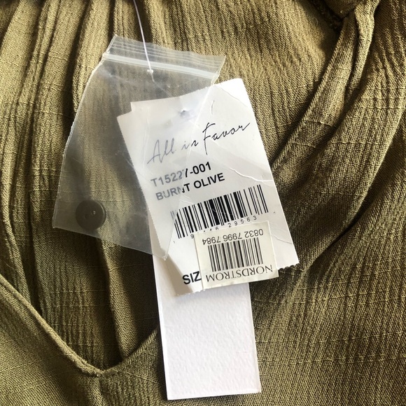 NWT All in Favor Olive Green Long Sleeve V-neck Blouse - medium - Picture 8 of 9